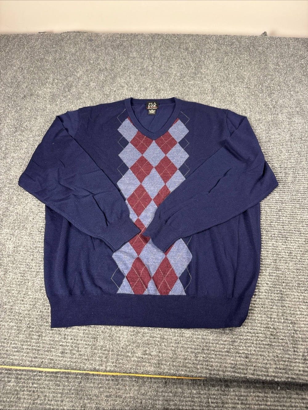 Jos A Bank Sweater Mens XL  Navy Blue 100% Merino Wool Diamond Argyle V Neck